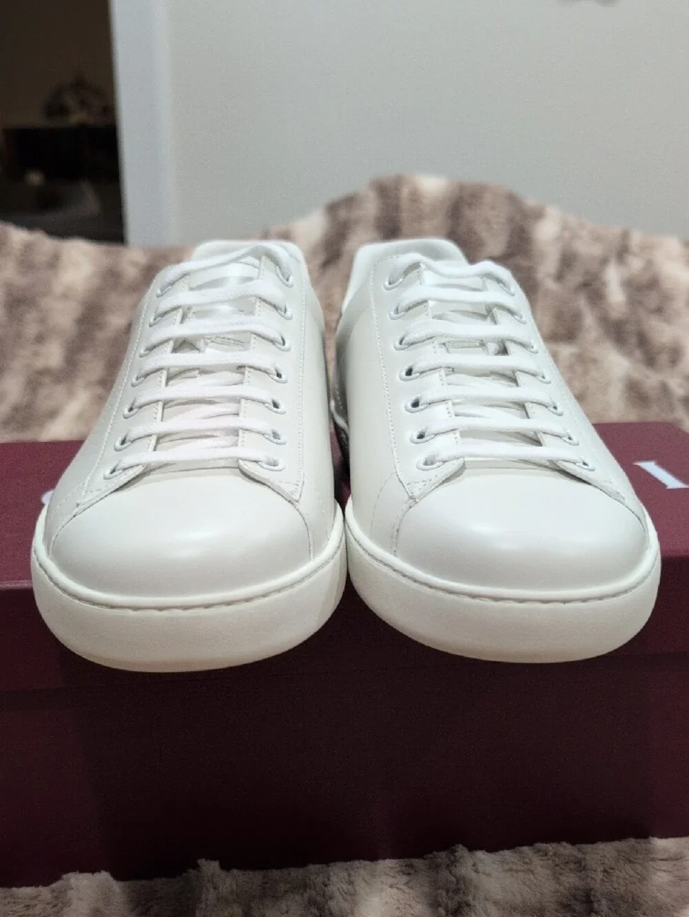 Gucci White Leather Low-Top Sneakers with Gray Heel Tab